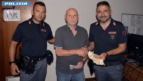 Anziano raggirato al bancomat, fermati truffatori in trasferta