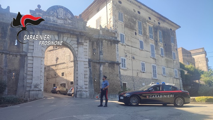 Viola il Daspo urbano e frequenta locali nella notte, denunciato un giovane