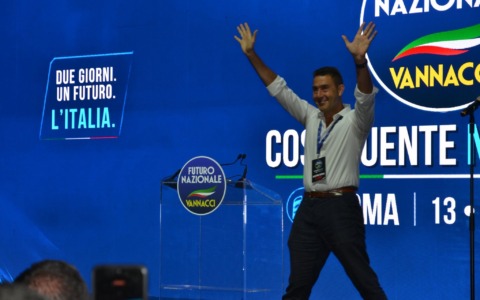 Futuro Nazionale, nasce il partito di Vannacci: “Non mi alleo con il centrodestra che porta avanti l’agenda Draghi”. Presenti diversi esponenti politici di Latina e Frosinone