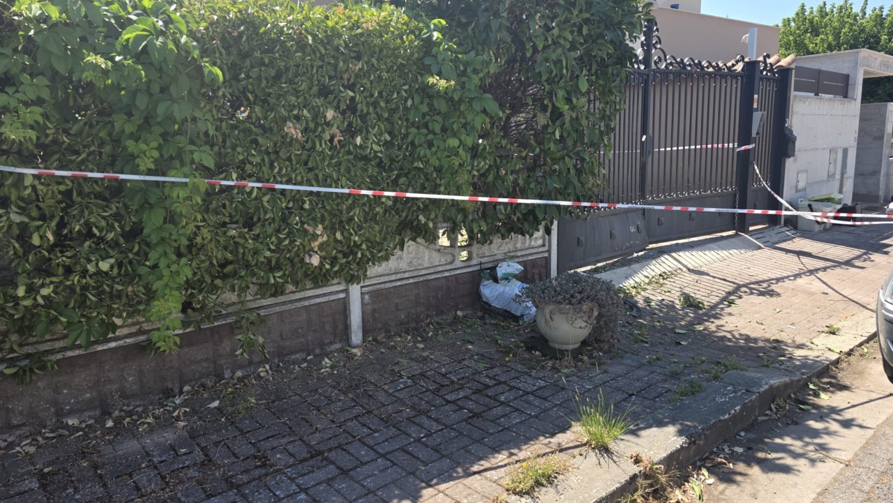 Bomba nella notte davanti alla casa del pentito Ivan Rapone