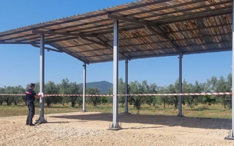 Capannone abusivo in via Carpinetana, due denunce
