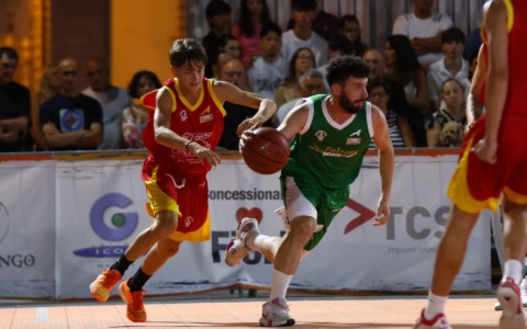 Il Basket in Piazza entra nel vivo, passione vera per la palla a spicchi