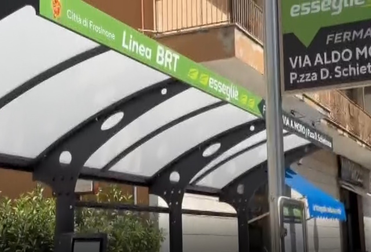 Bus Rapid Transit, il divieto di sosta non viene rispettato
