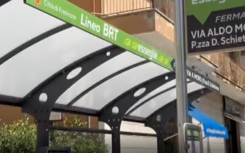 Bus Rapid Transit, il divieto di sosta non viene rispettato