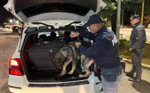 Controlli nella zona delle case popolari, sequestrati hashish e cocaina