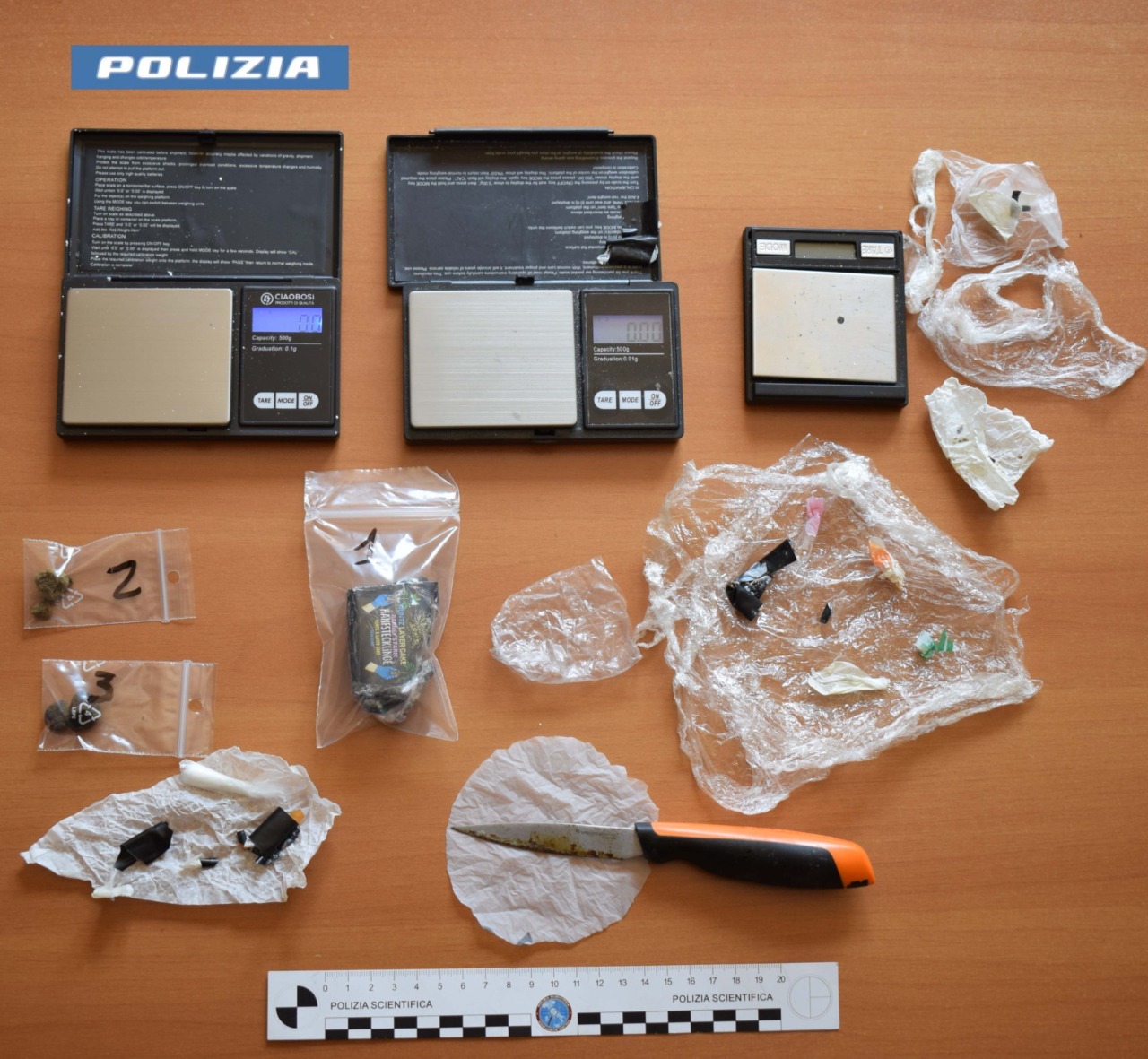 Spaccio di stupefacenti, giovane denunciato