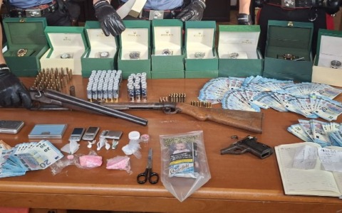 Droga e armi, due arresti
