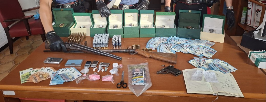 Droga e armi, due arresti