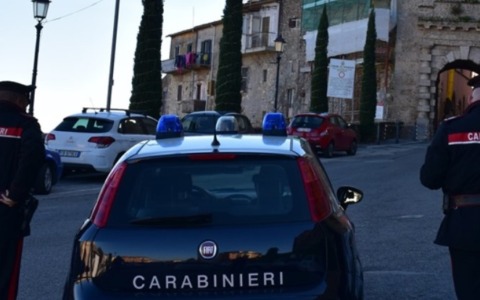 Appicca due incendi per vendicarsi, arrestato un uomo di 40 anni