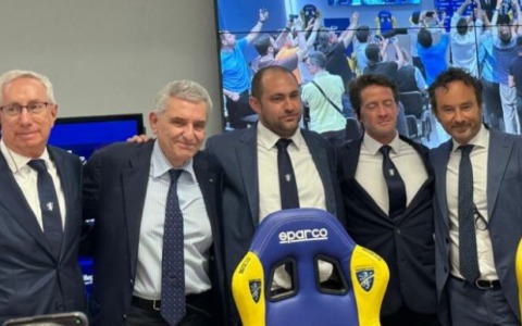 Il Frosinone ha un nuovo proprietario, è il fondo Clara Vista. Stirpe resta Presidente per almeno due anni. L’INTERVISTA