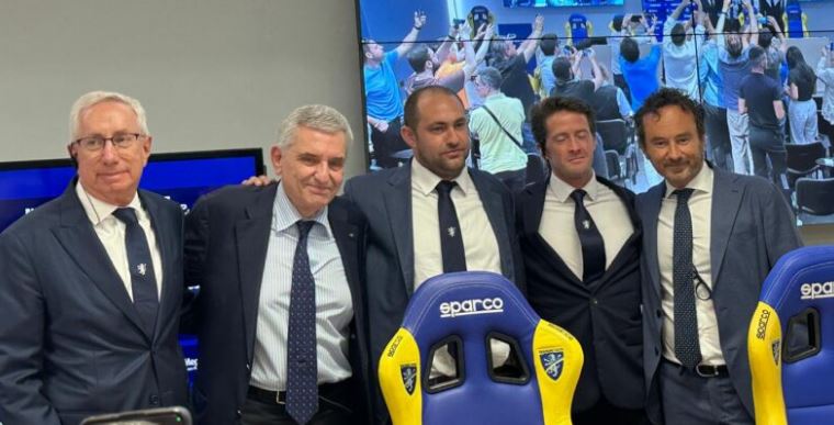 Il Frosinone ha un nuovo proprietario, è il fondo Clara Vista. Stirpe resta Presidente per almeno due anni. L’INTERVISTA