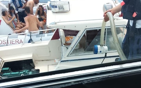 La Guardia Costiera salva otto persone da imbarcazione in procinto di affondare