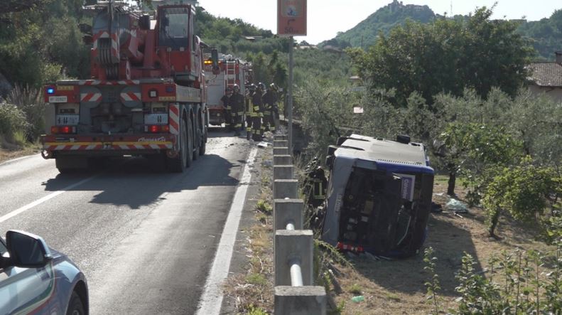 Bus fuori strada, un morto e due feriti. La vittima è Giminiano Filosa detto “Gimino”