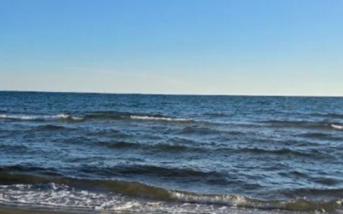 Clamoroso a Sabaudia, sospesa la Bandiera Blu: “Non è garantita l’assistenza ai bagnanti”