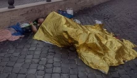 Il caso delle sorelle Montoro, la situazione precipita: “Dormono in strada e non hanno da mangiare”