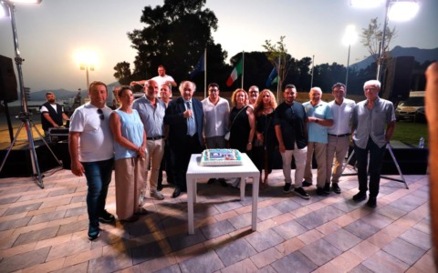 Festa per la Bandiera Blu 2026 nella nuova Piazza di Santo Janni