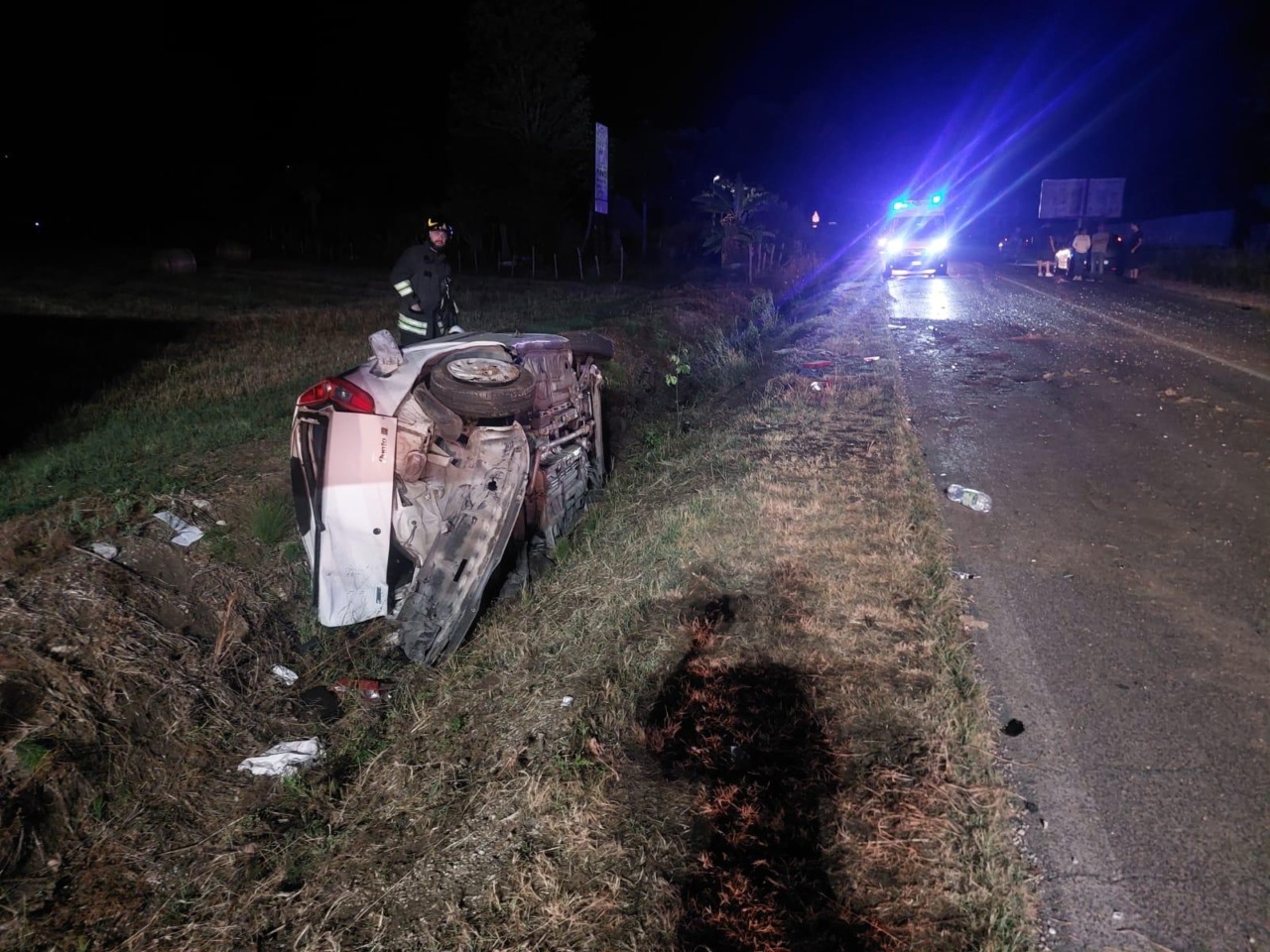 Sperona un’auto e scappa nella notte: caccia al pirata della strada