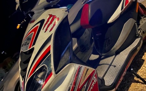 Perde il controllo dello scooter e finisce contro un’auto, giovane trasferito al Gemelli