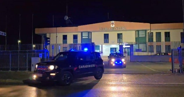 Esce dal carcere dopo una condanna per tentato omicidio e minaccia la moglie