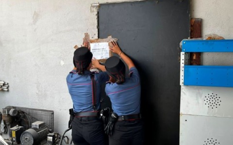 Tre arresti per riciclaggio di auto rubate e sequestrata officina meccanica
