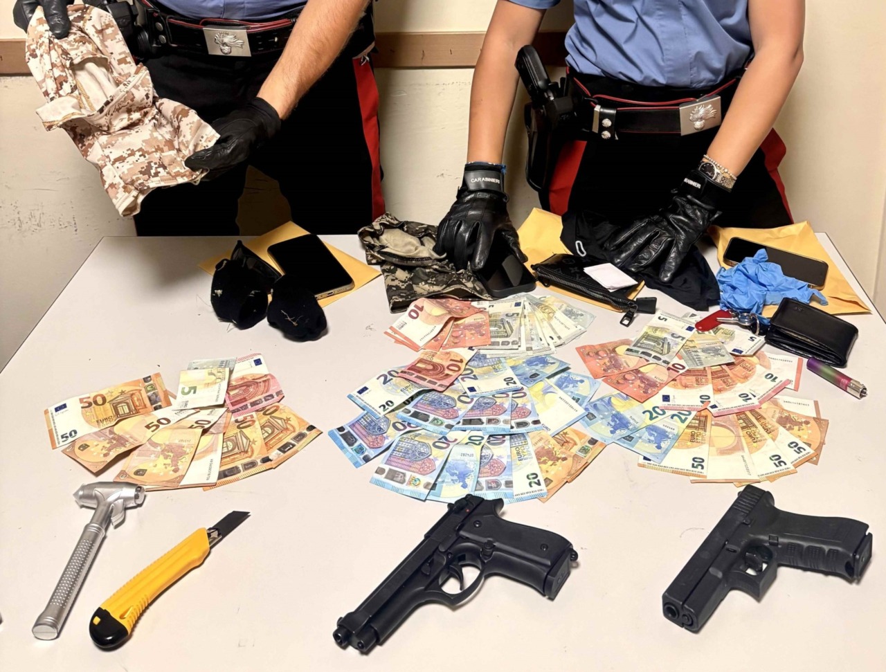 Rapina con le pistole a salve, breve fuga per tre giovanissimi
