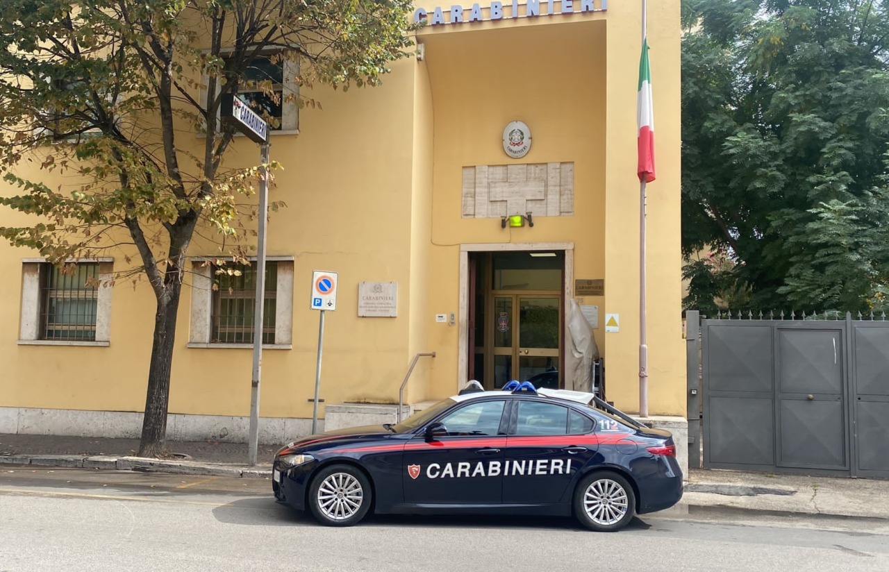 Sfregia con dell’acido il volto ed il corpo del compagno, arrestata