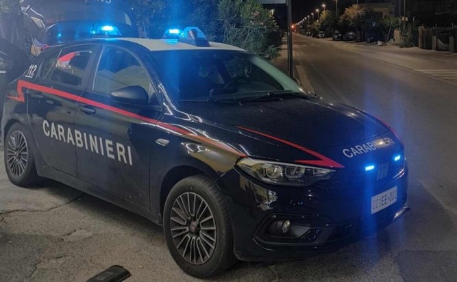 Continua a perseguitare la ex, divieto di avvicinamento e braccialetto elettronico
