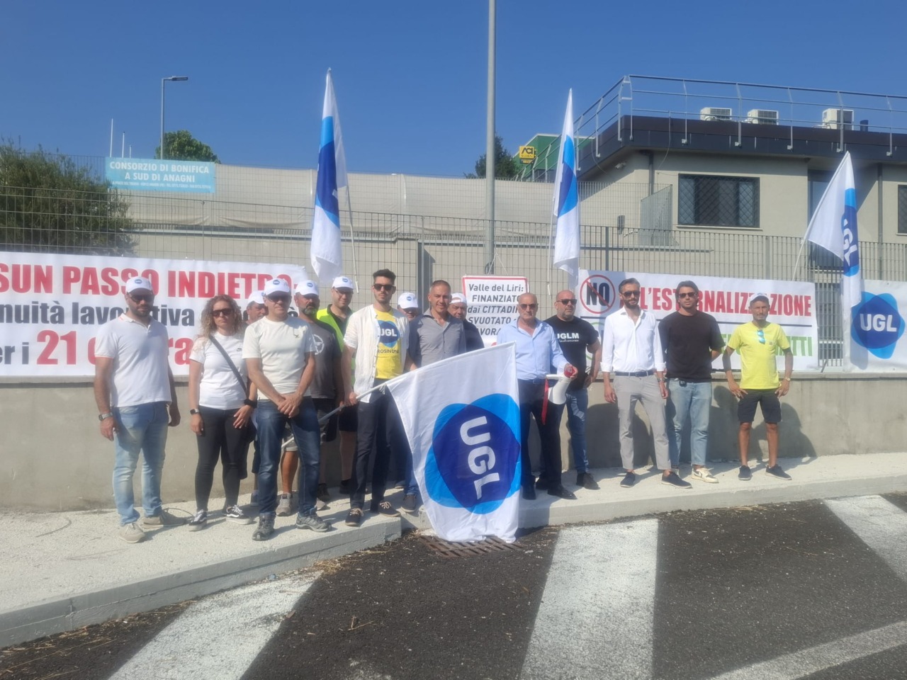 Mancato rinnovo di 21 lavoratori al consorzio di bonifica “Valle del Liri”,  sit-in della Ugl Frosinone