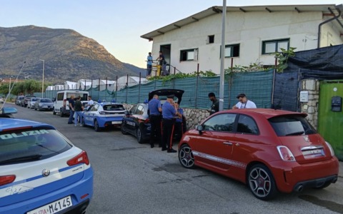 Sgomberato un insediamento abusivo: identificate 72 persone e accertati affitti in nero e allacci illegali