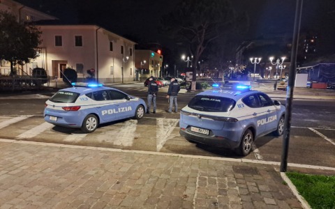Nasconde la droga negli indumenti, arrestato 23enne