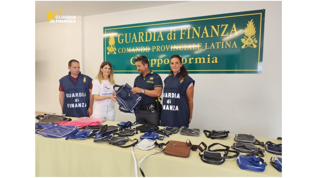 Capi d’abbigliamento contraffatti, devoluti a persone bisognose