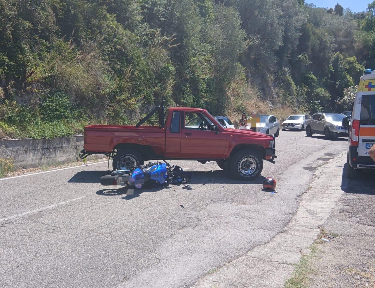 Incidente tra un mezzo ed una moto
