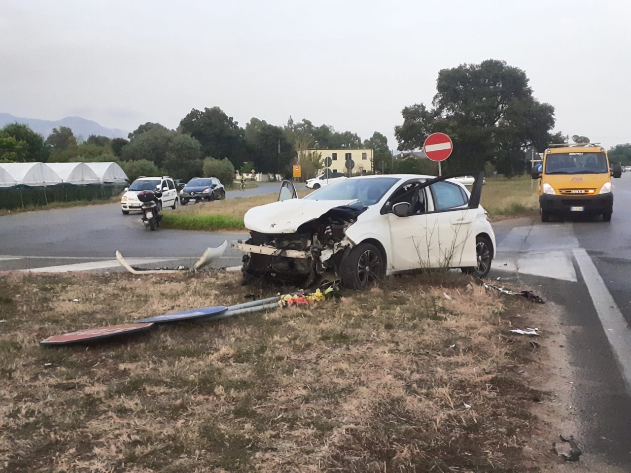 Incidente stradale sulla Pontina, ferita gravemente una donna