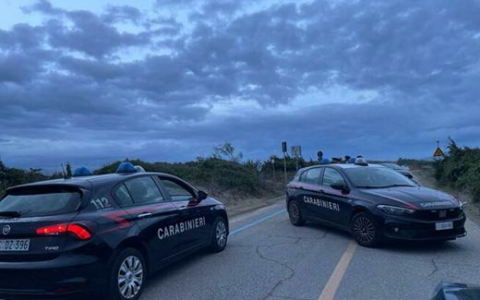 Evade dai domiciliari e aggredisce i Carabinieri, arrestato