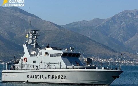 Isole Pontine, maxicontrolli: droga, lavoro nero e 42mila euro di multe