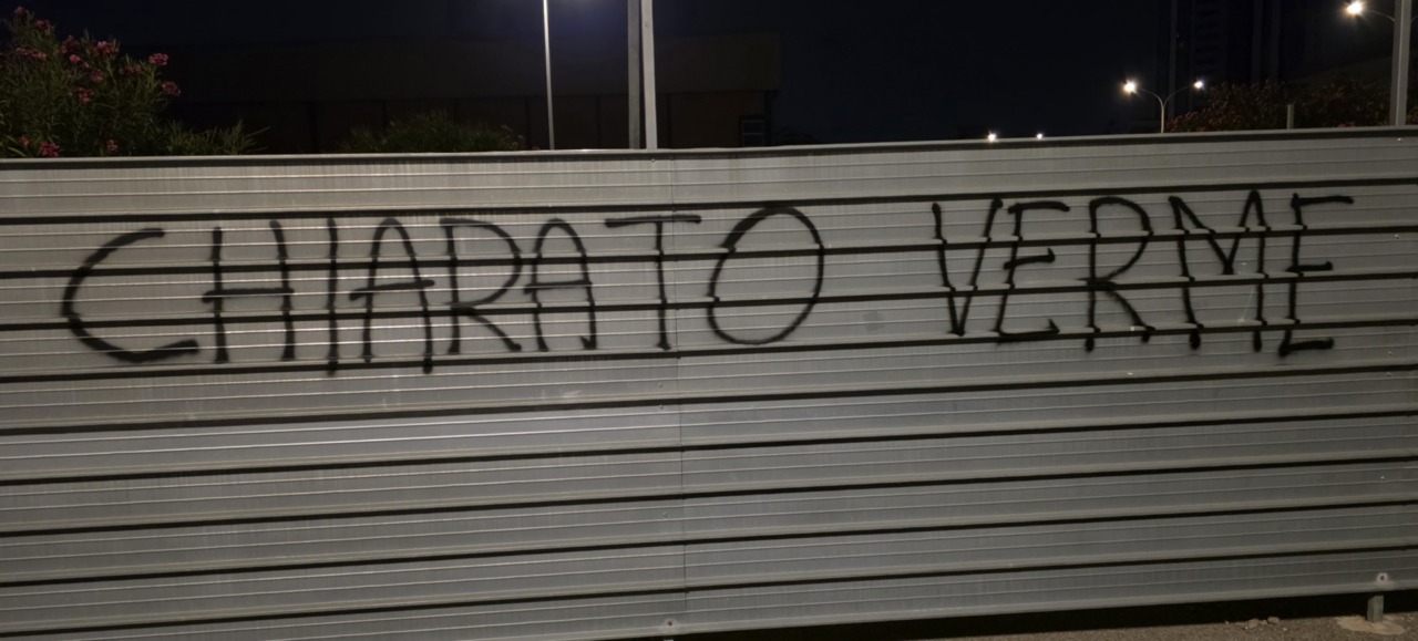 Stadio, anche scritte offensive contro l’assessore Chiarato / VIDEO COMMENTO