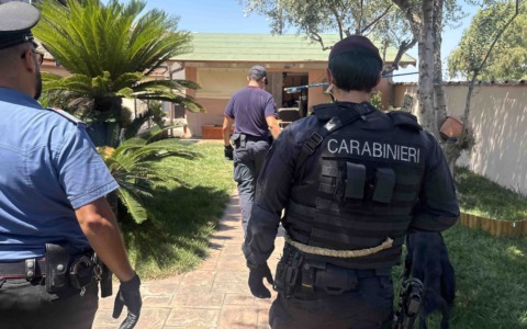 Armi e droga, arrestati padre e figlio