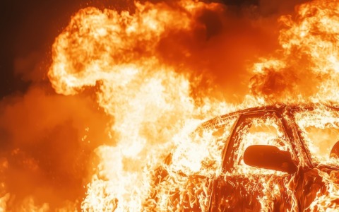 Auto in fiamme nella notte a Fossignano