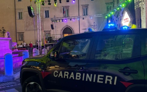 Tensione ai Fasti Verolani, uomo arrestato dopo aver aggredito i carabinieri