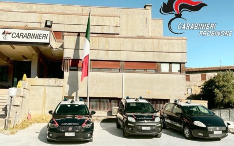 Manomette e non ricarica il braccialetto elettronico, arrestato