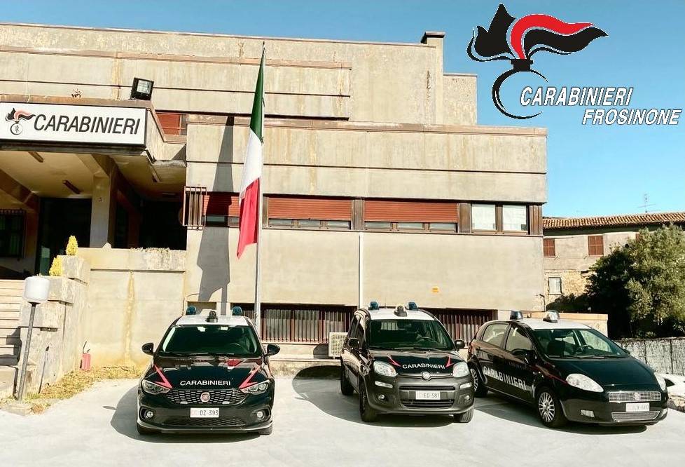 Manomette e non ricarica il braccialetto elettronico, arrestato