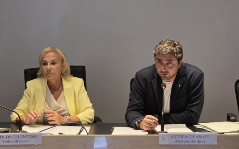 Vicenda stadio, parlano sindaco e assessore: “Tutto è stato fatto con trasparenza, perchè Terracciano non ha partecipato al bando? Se qualcuno ha dubbi vada in Procura”. L’INTERVISTA