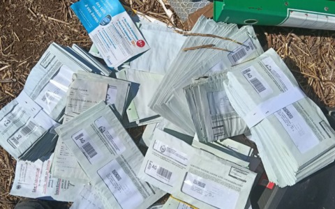 Scoperta maxi discarica abusiva, tra i rifiuti atti della Polizia Locale di Roma Capitale e lastre di eternit / FOTO