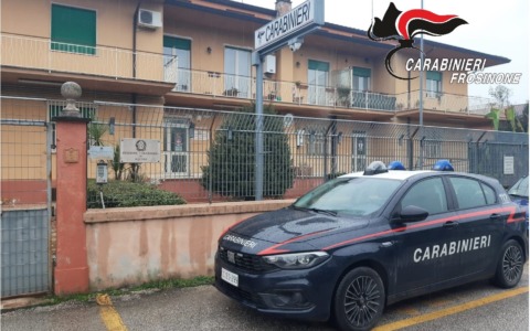 Guidava ubriaco e senza patente, denunciato un giovane