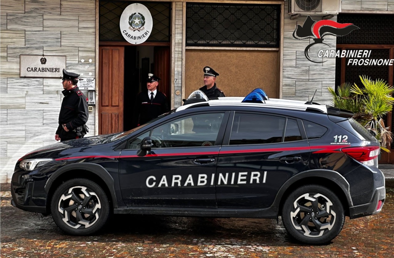 Con un’auto senza targhe investe un uomo e fugge, rintracciato e denunciato