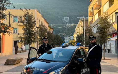 Palpeggia una studentessa su un bus, arrestato per violenza sessuale