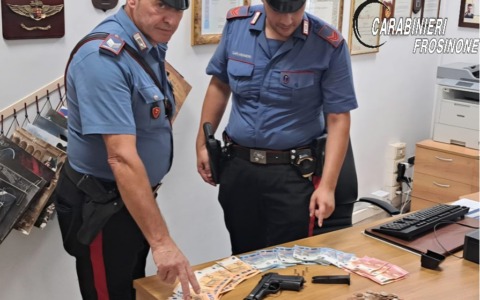 Rapina a mano armata in un supermercato, arrestato dopo l’inseguimento