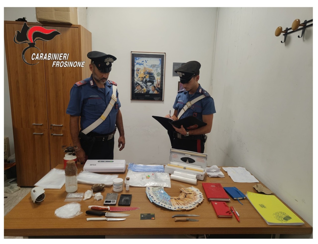 Sequestrato un laboratorio artigianale per la cottura di crack