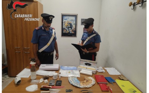 Sequestrato un laboratorio artigianale per la cottura di crack