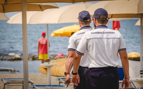 Mare e spiagge sorvegliati speciali con “Mare e Laghi Sicuri 2026” della Guardia Costiera